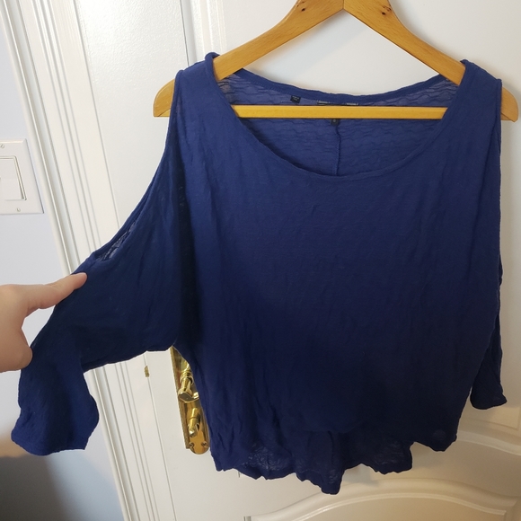 Guess top cold shoulder high low crinkle crushed texture size small - Picture 3 of 6